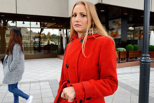 Public Pickups / Mofos - Kiki&#160;cyrus Young Wife Fucks For Charity