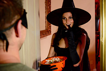 Real Wife Stories / Brazzers - Ariana Marie, Johnny Castle Dick Or Treat