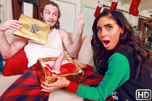 Moms Bang Teens / Realitykings - Brick Danger, Naomi Woods, Starri Knight             	Christmas Surprise